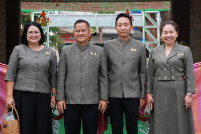 ร่วมเปิด “ศูนย์ตัดเย็บและจำหน่ายผลิตภัณฑ์ OTOP” ... พารามิเตอร์รูปภาพ 1